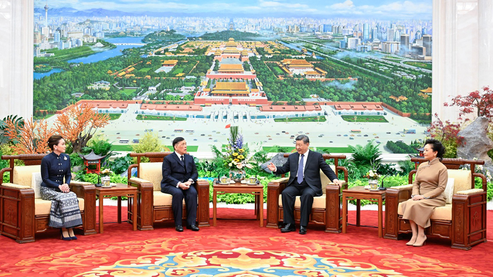 習(xí)近平會(huì)見(jiàn)泰國(guó)國(guó)王哇集拉隆功